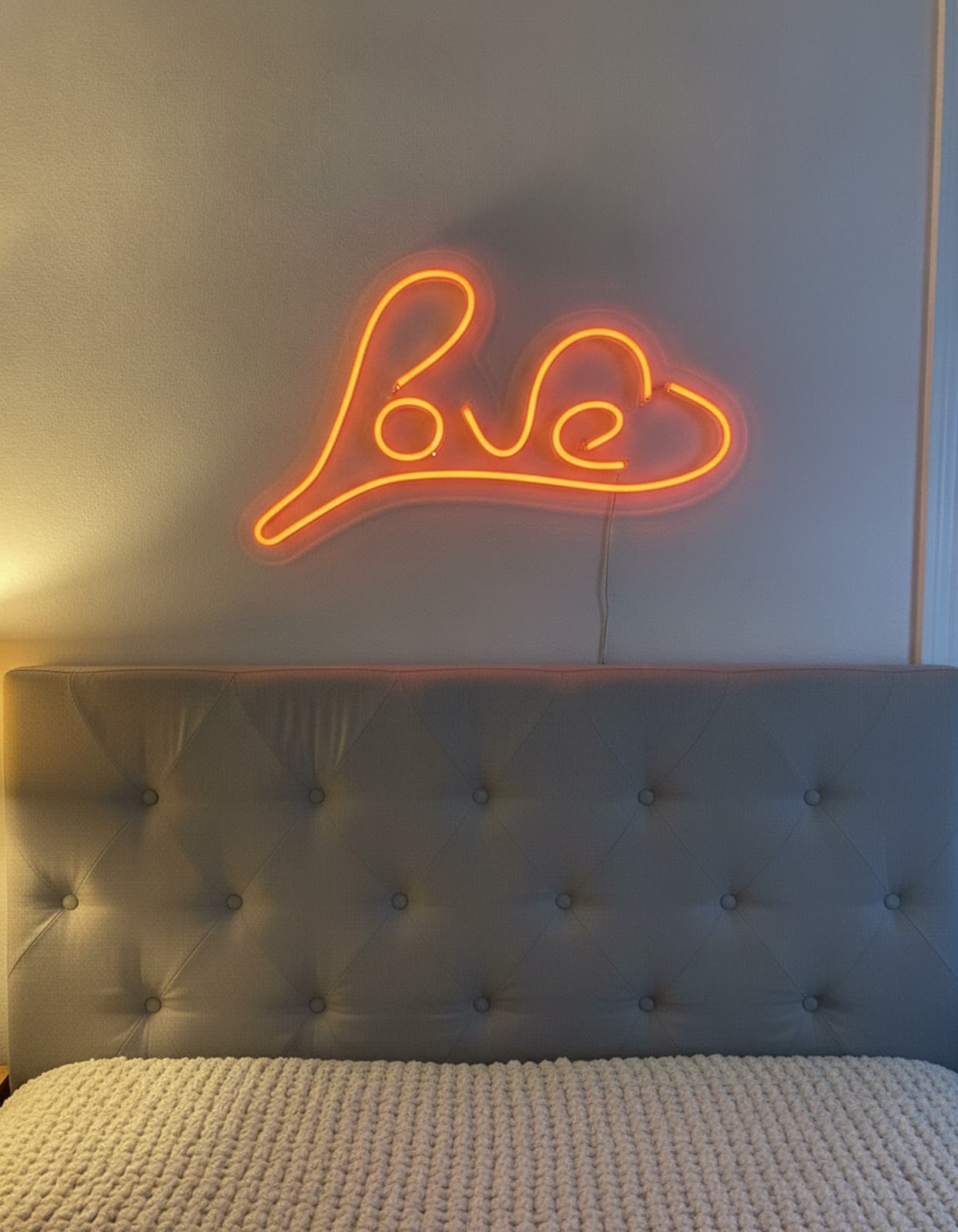 Studyo Yora Love Yazılı LED Neon Duvar Tablosu