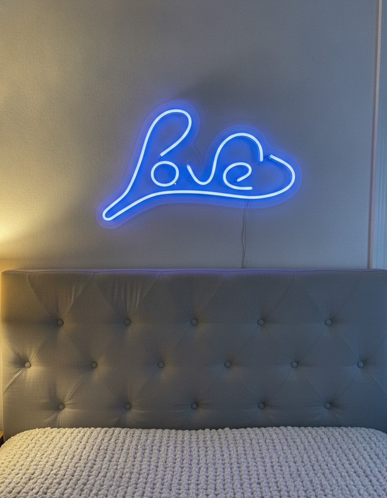 Studyo Yora Love Yazılı LED Neon Duvar Tablosu