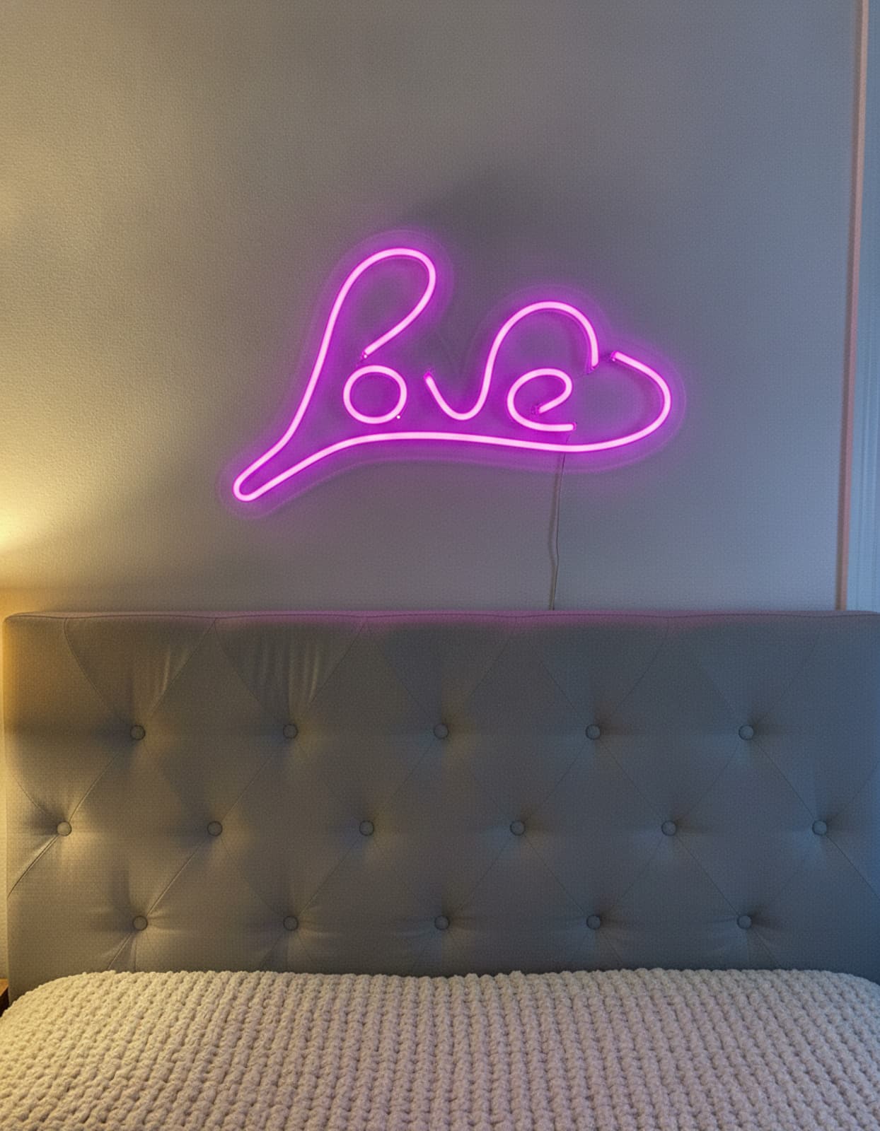 Studyo Yora Love Yazılı LED Neon Duvar Tablosu
