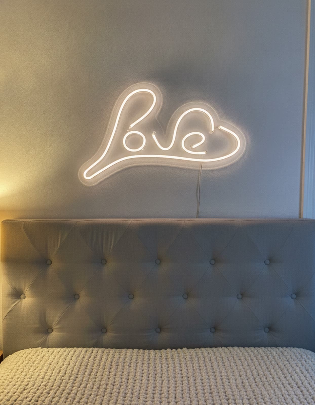 Studyo Yora Love Yazılı LED Neon Duvar Tablosu