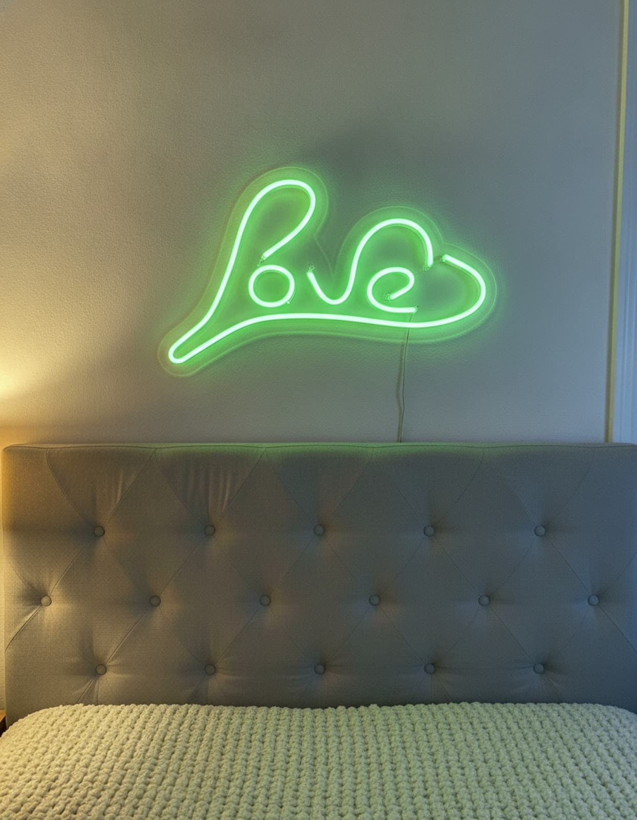 Studyo Yora Love Yazılı LED Neon Duvar Tablosu